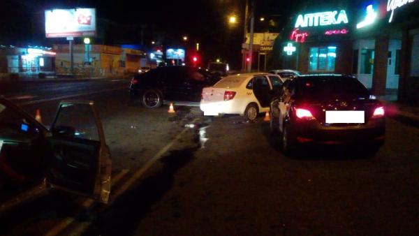 Лихач на «Мерседесе» спровоцировал крупную аварию с пострадавшими в Ставрополе